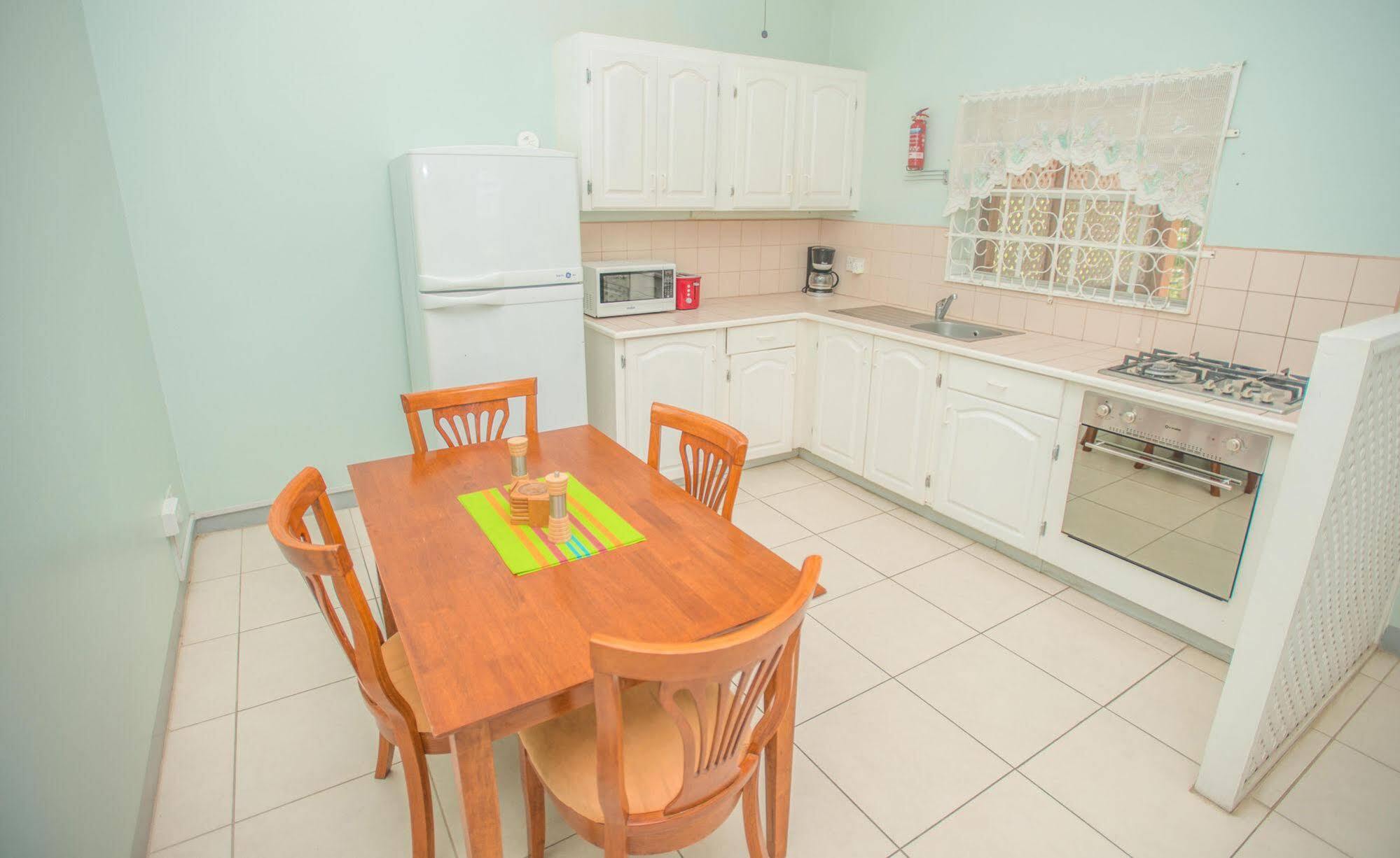 Bougainvillea Apartments St. George's Extérieur photo